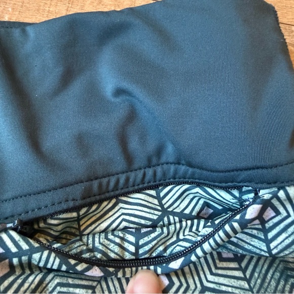 Carve Designs Borneo Shorts Womens Small Quick Dry UPF geometric design Coconut - Picture 8 of 9